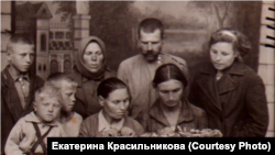 Прощение семьи с умершим ребенком,Новосибирск, конец 30-х годов