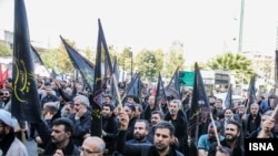 تجمع گروه «حزب الله» در تهران در اعتراض به همزمانی بازی ایران - کره با تاسوعا