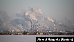 نمایی از پالایشگاه نفت گازپروم‌نفت در امسک، روسیه