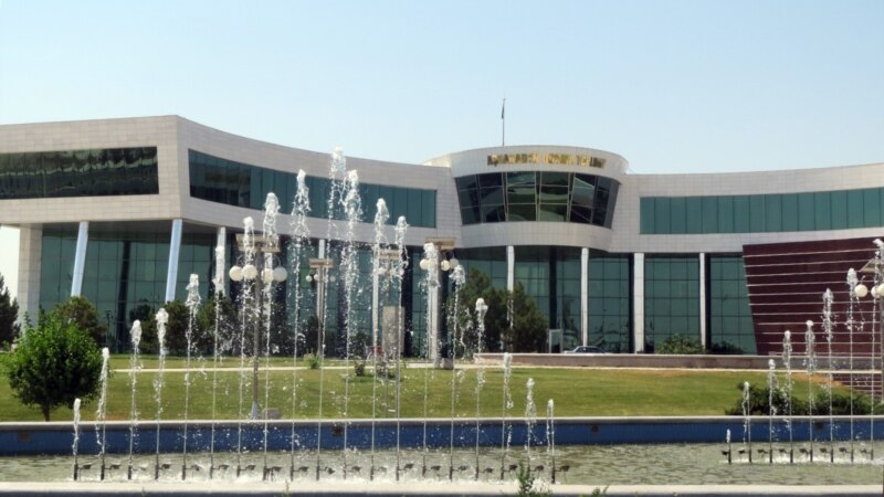 Türkmenbaşy jinsi toplumy 'çökýär', işgärler 3 aý bäri aýlyksyz işleýär