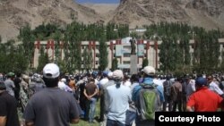 Жители Хорога протестуют против убийства Имомназара Имомназарова, Таджикистан, Хорог, 22 августа 2012