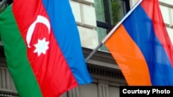Государственные флаги Азербайджана и Армении (иллюстративное фото)