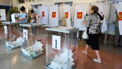 Crimea - Simferopol polling station №359 in outer Lyceum, 18Sep2016