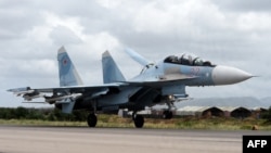 Российский бомбадировщик Су-35 на авиабазе Хмеймим в Сирии