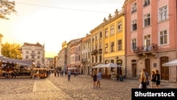 Площа Ринок. Центральний майдан у Львові, історичне серце сучасного міста, характерне явище для середньовічної архітектури європейських міст