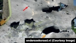 Часть фюзеляжа потерпевшего крушение "Боинга" на фото из материалов Совета безопасности Нидерландов 