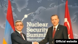 Armenian President Serzh Sarkisian (left) with Turkish Prime Minister Recep Tayyip Erdogan in Washington on April 12