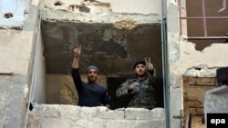 Сириялык аскерлер Алеппонун жанындагы Ханано конушунда, 27-ноябрь.