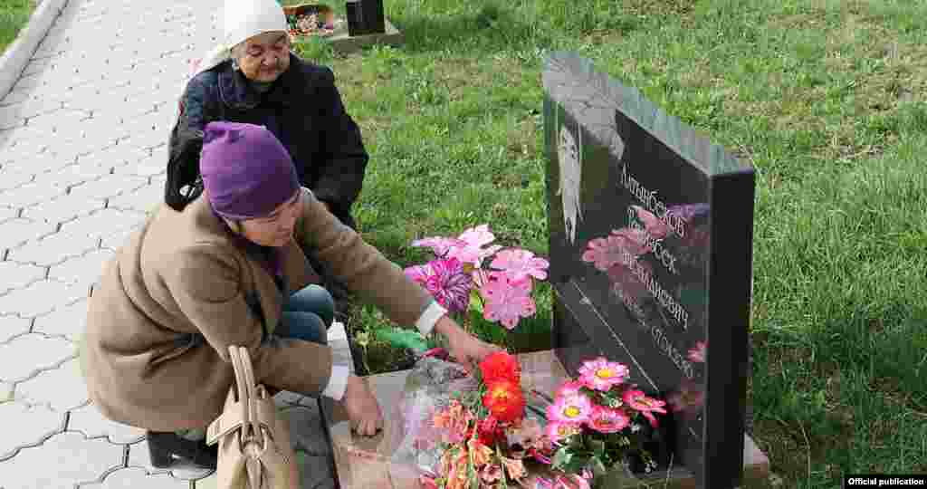 Бакиев и его родственники живут в Беларуси. Минск на неоднократные требования Бишкека выдать Бакиева отвечал отказом.&nbsp;