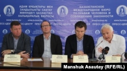 Алматыға келген Халықаралық кәсіподақтар миссиясы өкілдері (солдан оңға қарай) Борис Кравченко, Антон Леппик, Андреас Хальсе және Еспен Локен. 15 қараша 2018 жыл.