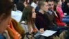 „E un mit că tinerii moldoveni sunt mai dezinteresați de politică decât populația adultă”