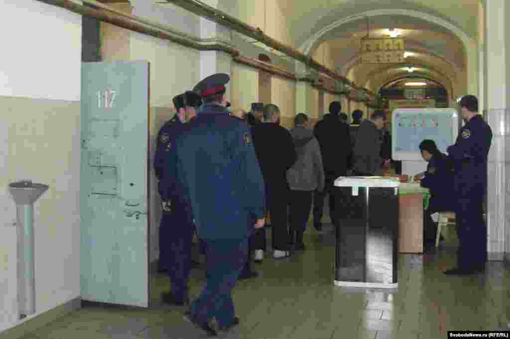 Prisoners vote in Butyrka prison, Moscow.