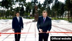 Arxiv foto: Prezident İlham Əliyev Suraxanıdakı Heydər Əliyev Muzeyinin açılışında