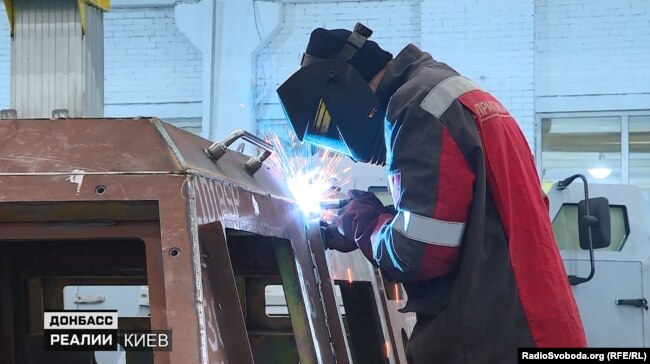 Цех «Практики», де також виробляють бронеавтомобілі