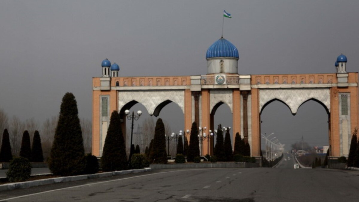 В Фергане установили плакат с солдатами вермахта. Власти пообещали наказать  виновных