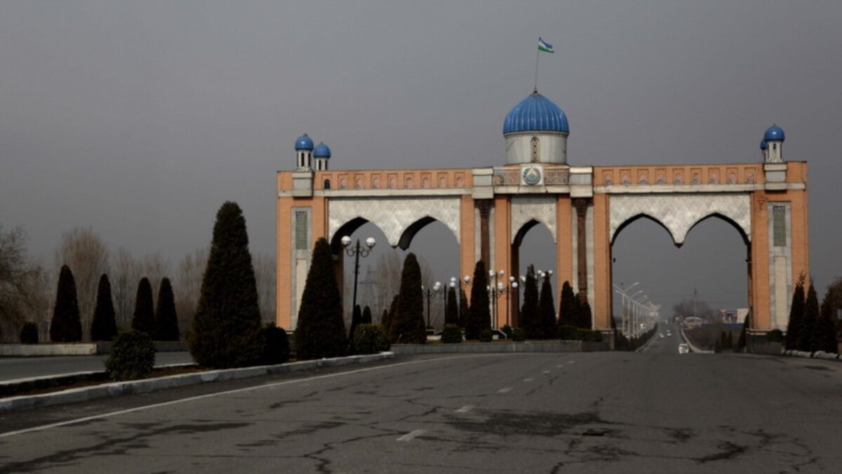 В Узбекистане к 9 Мая установили плакат с солдатами вермахта