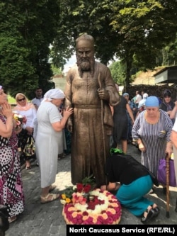 Памятник старцу Ипполиту (Халину)