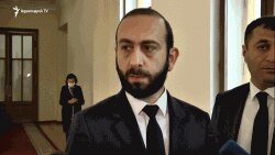 Председатель Национального собрания Армении Арарат Мирзоян отвечает на вопросы журналистов, 17 апреля 2020 г.