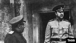 "სმერშის" მეთაური, ვიქტორ აბაკუმოვი (მარჯვნივ) გერმანიაში, 1945 წელი