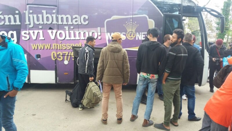 Prvi autobus sa migrantima stigao u novi centar u Bihaću