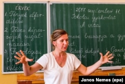 Урок венгерского языка в школе в Ужгороде.