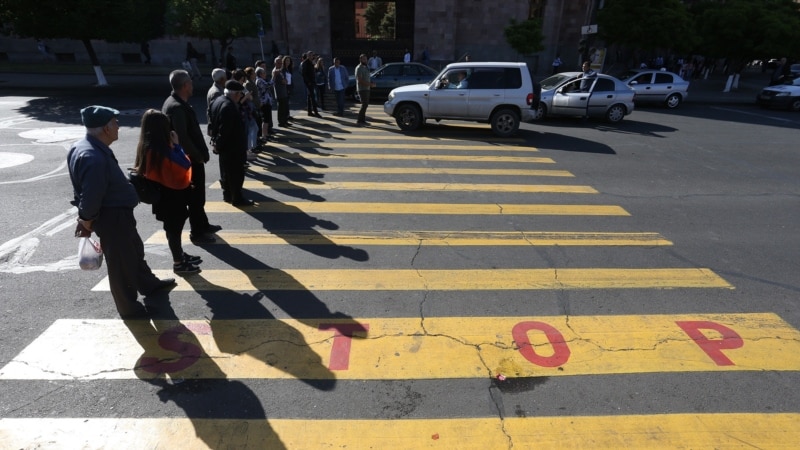Armenian Roads Again Blocked By Protesters