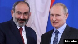 Russia -- Russian President Vladimir Putin meets with Armenian Prime Minister Nikol Pashinian in St. Petersburg, June 6, 2019.