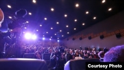 Зрители в кинозале на открытии кинофестиваля «Евразия». Алматы, 19 сентября 2015 года. Фото пресс-службы фестиваля.