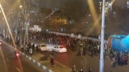 تجمع اعتراضی در خیابان استاد معین تهران 