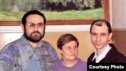 Scientist Igor Sutyagin (right), a nuclear-weapons expert, was convicted by a Russian court to 15 years in prison in 2004 on charges of passing classified military information to a British firm.