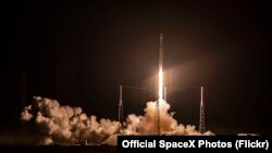 SpaceX’s Falcon 9 Starlink ракетаси старти