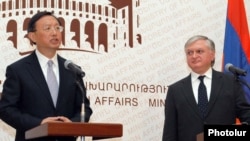 Главы МИД Армении и Китая на совместной пресс-конференции, Ереван, 17 февраля 2011 г.