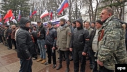 Проросійські активісти біля ВР Криму, 27 лютого 2014 року.