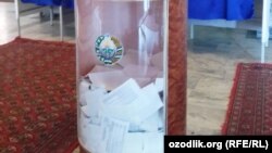 Избирательный ящик на избирательном участке в Узбекистане.