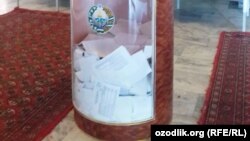 Избирательный ящик на избирательном участке в Узбекистане.