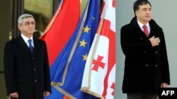 Georgia -- President Mikheil Saakashvili (R) and his visiting Armenian counterpart Serzh Sarkisian attend an official welcome ceremony in Tbilisi, 29Nov2011