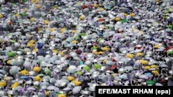Muslim worshippers gather outside Namrah Mosque during the Hajj pilgrimage in Arafat, near Mecca, Saudi Arabia, 31 August 2017.