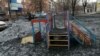 Детская площадка с чёрным снегом в Киселёвске