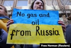 Oprirea importurilor de gaze din Rusia a fost cerută la numeroase proteste organizate în țările europene față de războiul ordonat de Vladimir Putin împotriva Ucrainei. 11 martie 2022, Bruxelles
