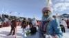 Алматыда өткен қысқы Азия ойындарының жеңімпаздарын мараттауға дайындалып тұрған қызметкер. Алматы, 1 ақпан 2011 жыл. 