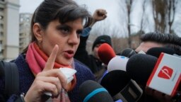 Властите в Румъния се опитаха да саботират изслушването на Кьовеши в комисия на ЕП, но тя все пак излетя за Брюксел.