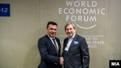 Makedonski premijer Zoran Zaev i Johannes Hahn
