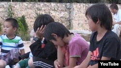 "Сириядағы қазақстандық жиһадшылар" деп 2013 жылы жарияланған видеодағы олардың балалары. Скриншот Youtube сайтынан алынды. (Көрнекі сурет)