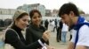 14 октября, 2010 год. Активист на улицах Грозного призывает жителей чеченской столицы принять участие во всероссийской переписи населения
