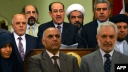 Իրաքի նախկին վարչապետ Նուրի ալ-Մալիքին (կենտրոնում) և նոր վարչապետ Հայդար ալ-Աբադին (ձախից) իրաքցի մի շարք այլ գործիչների հետ, 14-ը օգոստոսի, 2014թ․