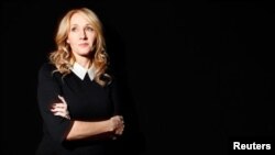 Joanne "Jo" Rowling, autoarea seriei de romane Harry Potter 