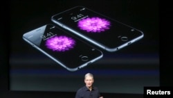 Tim Cook și noul iPhone 6