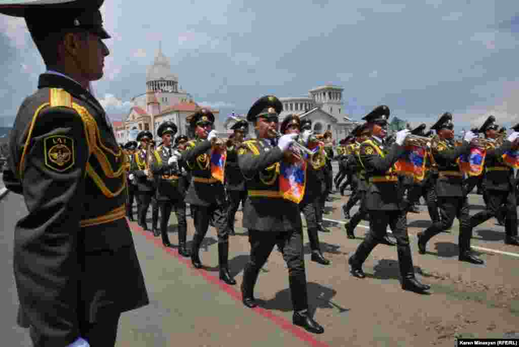 Nagorno-Karabakh -- Karabakh Armenian army holds a military parade, Stepanakert, 09May2012