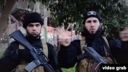 Боевики "Исламского государства" в пропагандистском ролике собственного изготовления