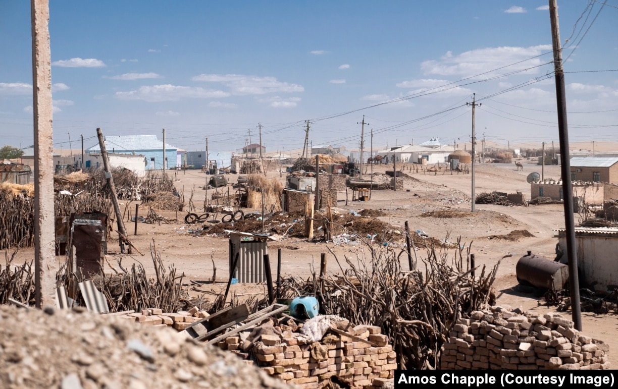 Një fshat në një zonë rurale në Turkmenistan. Fotografi e korrikut të vitit 2012.